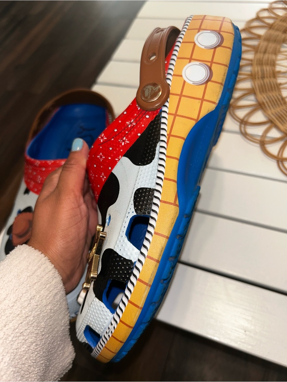 Men’s woody toys story crocs - Picture 5 of 7